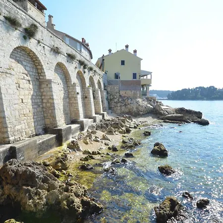 Trendy And Chic Downtown Apartment Rovinj