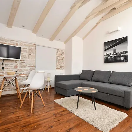 Trendy And Chic Downtown Apartment